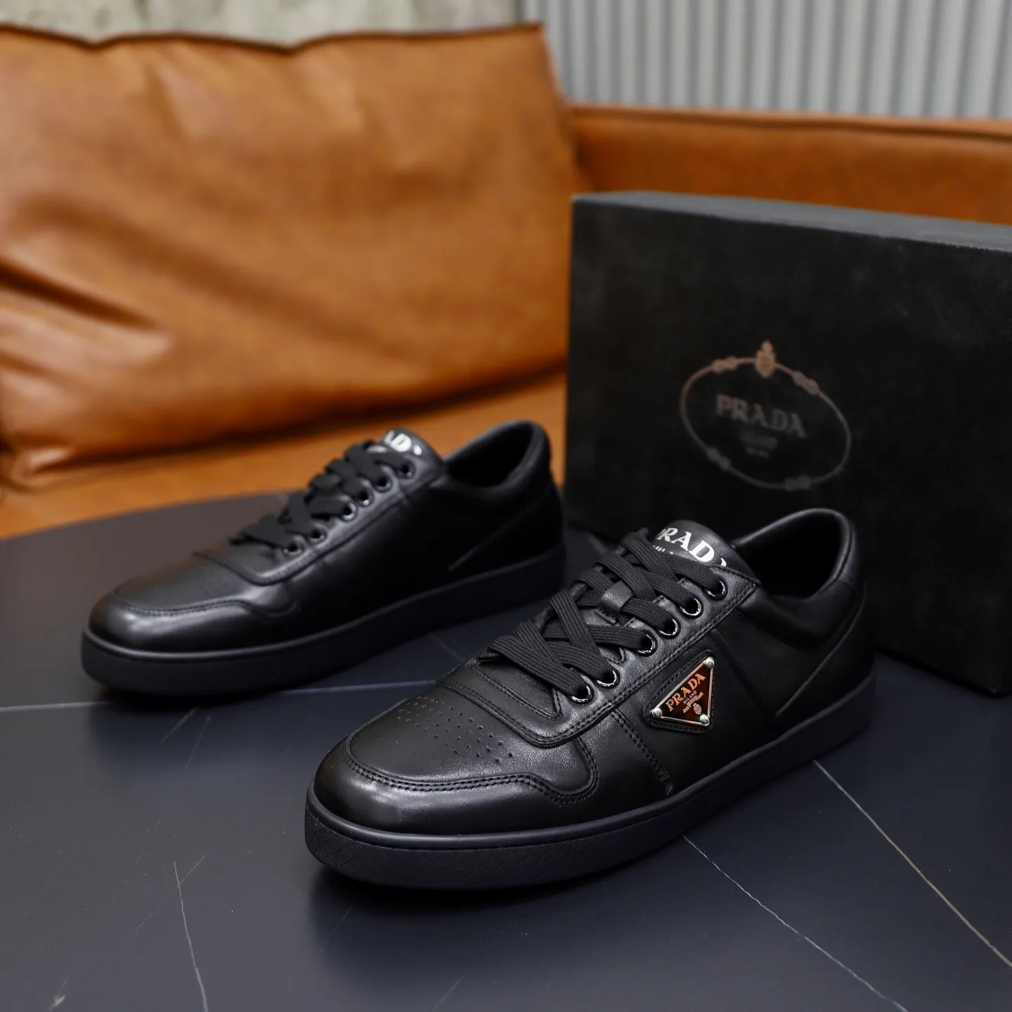 Factory price: 600💰Top original order Brand: PRADA (Prada) Standard code: Men's size 38/44 (45 can be customized) Grade: Same as the official website Material: Original cowhide surface splicing, cowhide lining, original wear-resistant soft outsole Style category: casual sports shoes, young fashion, European and American trends, British style Color: actual picture color